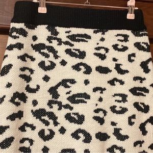 Super Comfortable sweater skirt. Perfect with a pair of leggings and boots